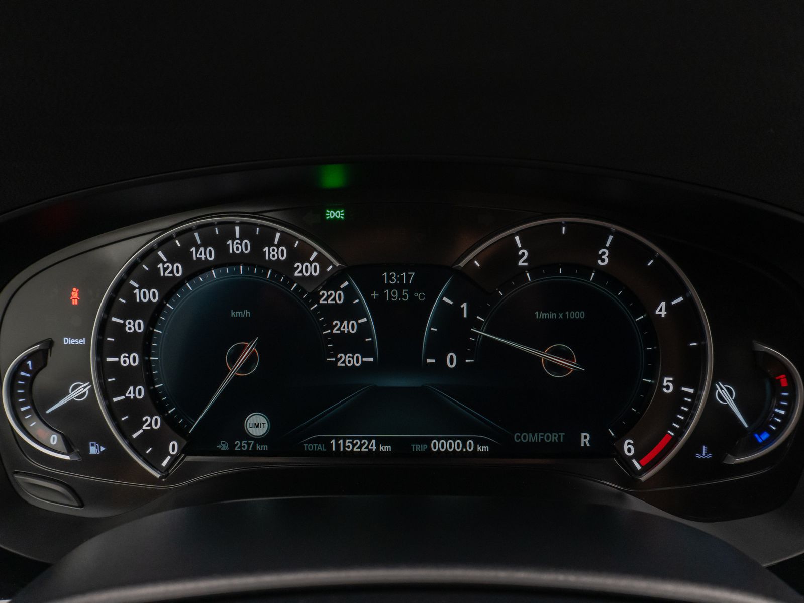 Fahrzeugabbildung BMW 530d xD M Sport Kamera HUD HiFi SoftCl Komfort