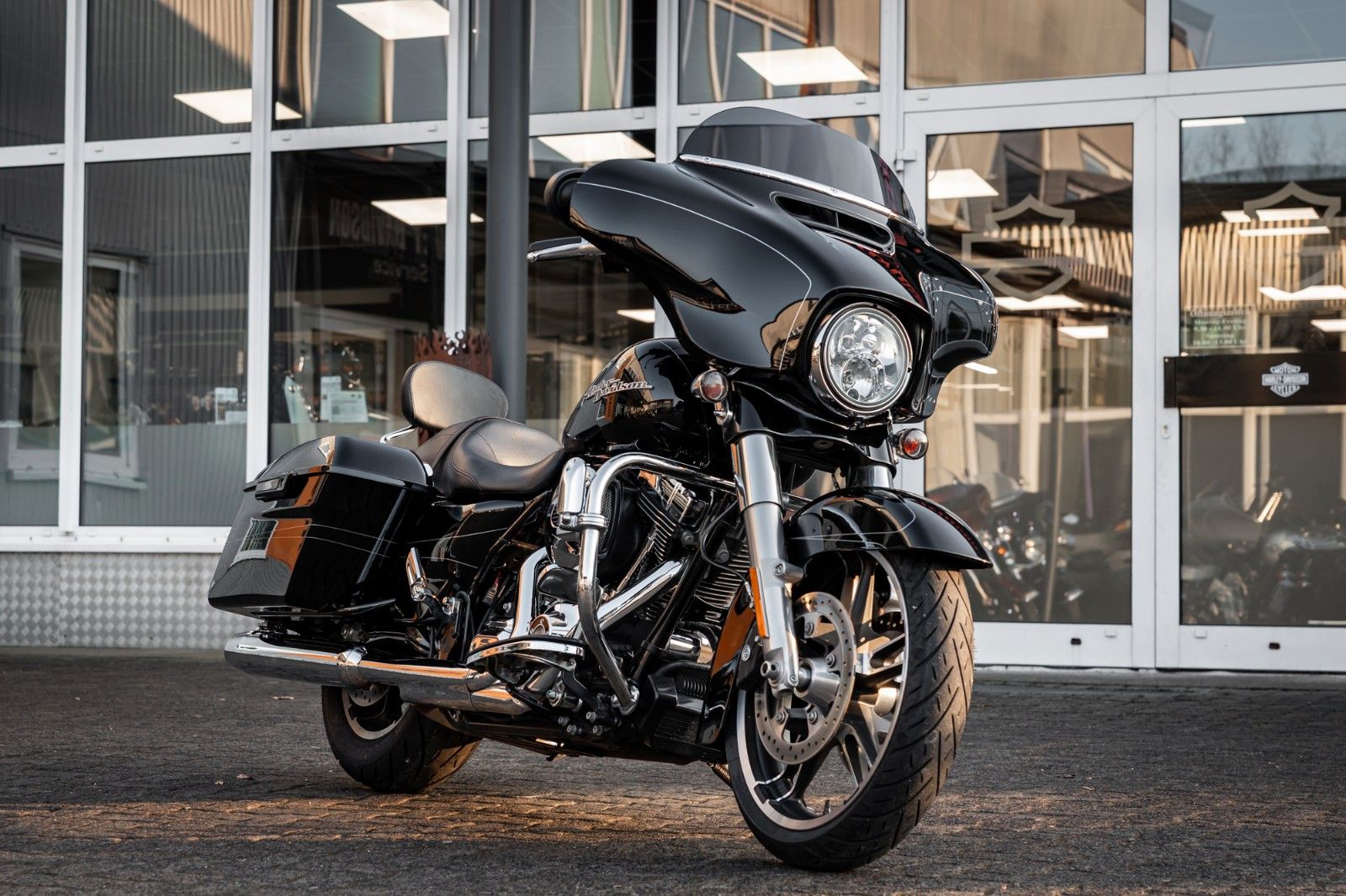 Fahrzeugabbildung Harley-Davidson Harley-Davidson STREET GLIDE SPECIAL FLHXS