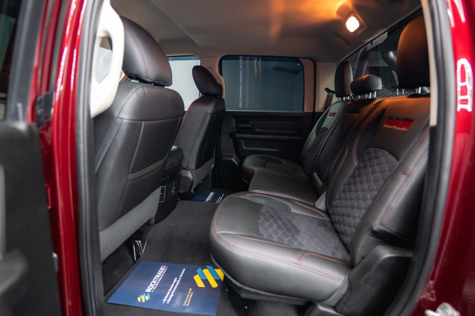 Fahrzeugabbildung Dodge RAM 5.7 V8 HEMI 4x4 OFFROAD Night-Paket *LED*AHK