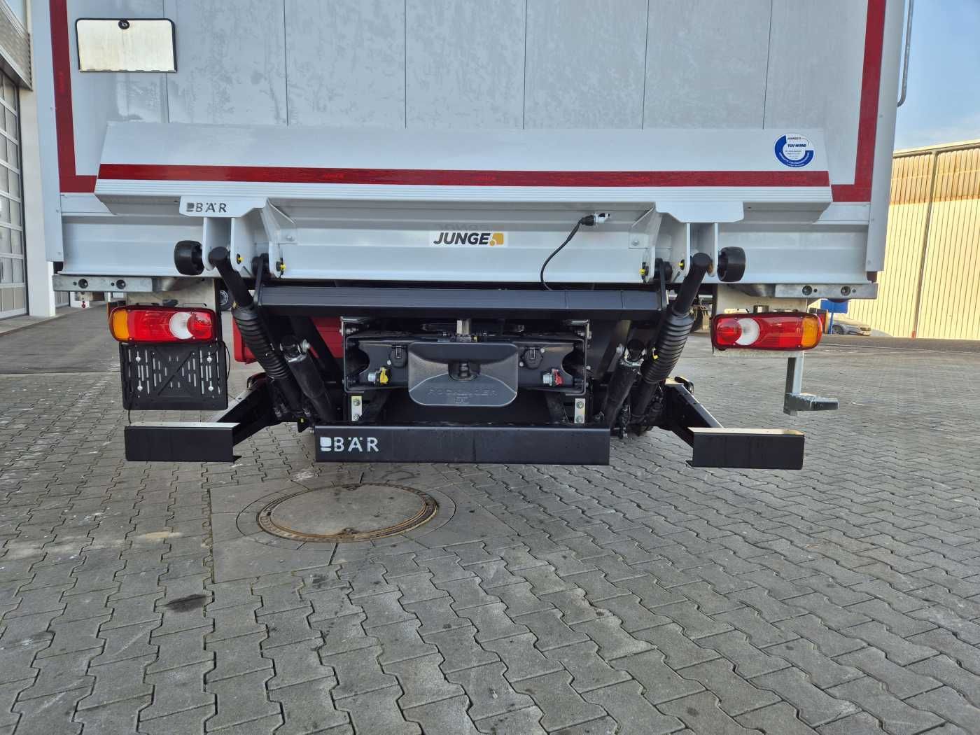 Fahrzeugabbildung Iveco Eurocargo ML160E28/P LBW Bär Schiebeplane AHK