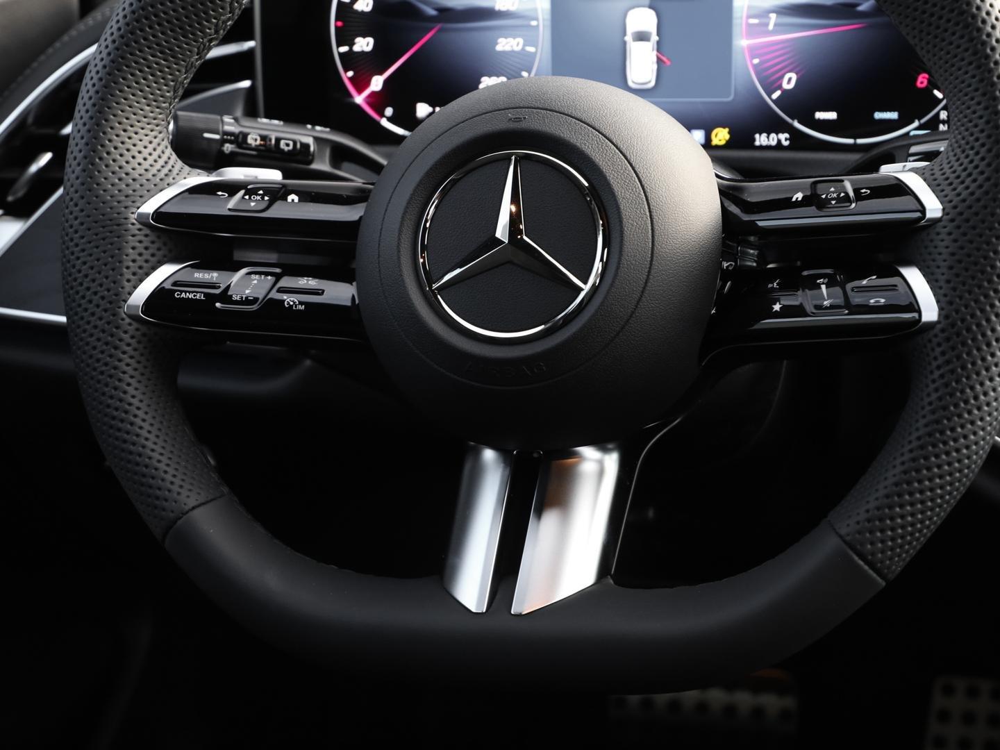 Mercedes-Benz E 220 d T AMG Night Digital-Light Ambiente AHK