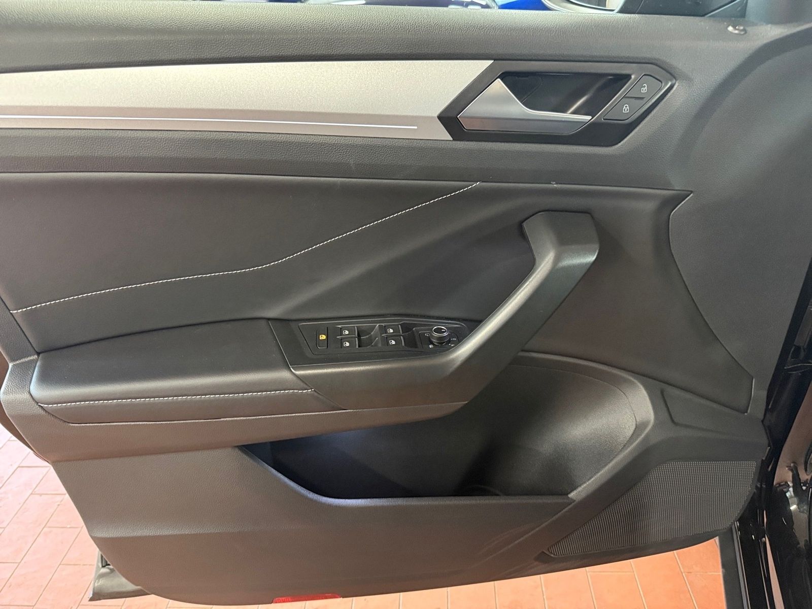 Volkswagen T-Roc - Bild 12