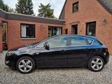 Opel Astra 1.4 Turbo Sport 88kW, AHK, schwarz - Opel Astra mit Benzin-Antrieb: Limousine, 1.8