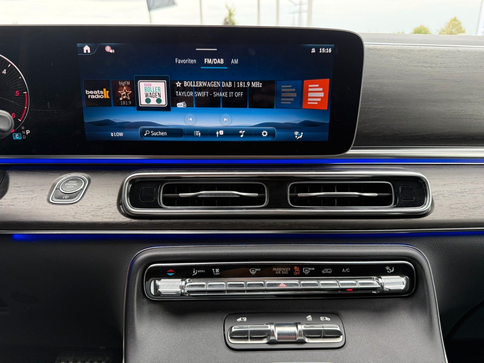 Fahrzeugabbildung Mercedes-Benz V 300 d STYLE 4MATIC AHK2,5t DISTRONIC MULTIBEAM