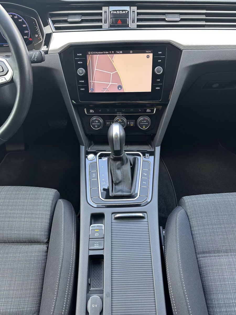 Fahrzeugabbildung Volkswagen Passat Variant 2.0 TSI DSG Business NAV+LED+ACC