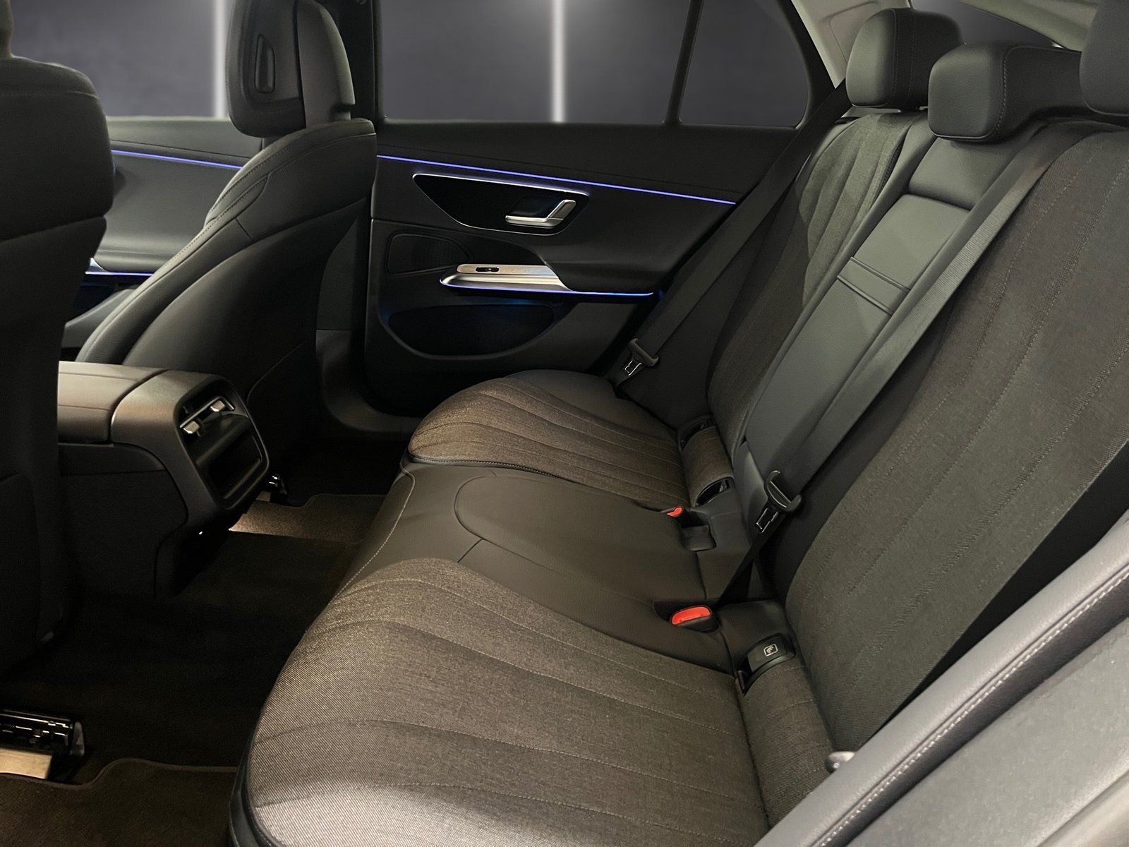 Fahrzeugabbildung Mercedes-Benz E 220 T d Avantgarde*LED*Kamera*Totwinkel*Distro