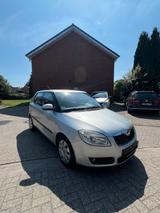 Skoda Fabia 1.2 Benziner 4-Türer - Skoda Fabia: Türer