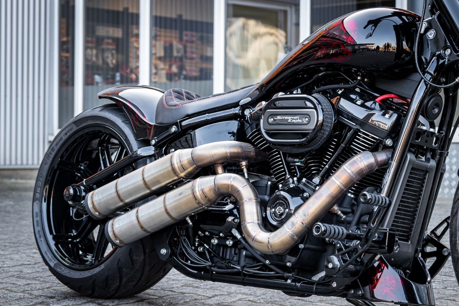 Fahrzeugabbildung Harley-Davidson FXBRS BREAKOUT 114 cui Kesstech - Airride-