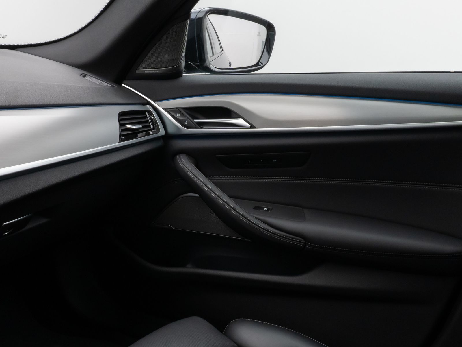 Fahrzeugabbildung BMW 530e xD M Sport Individual Panorama HUD H/K Voll