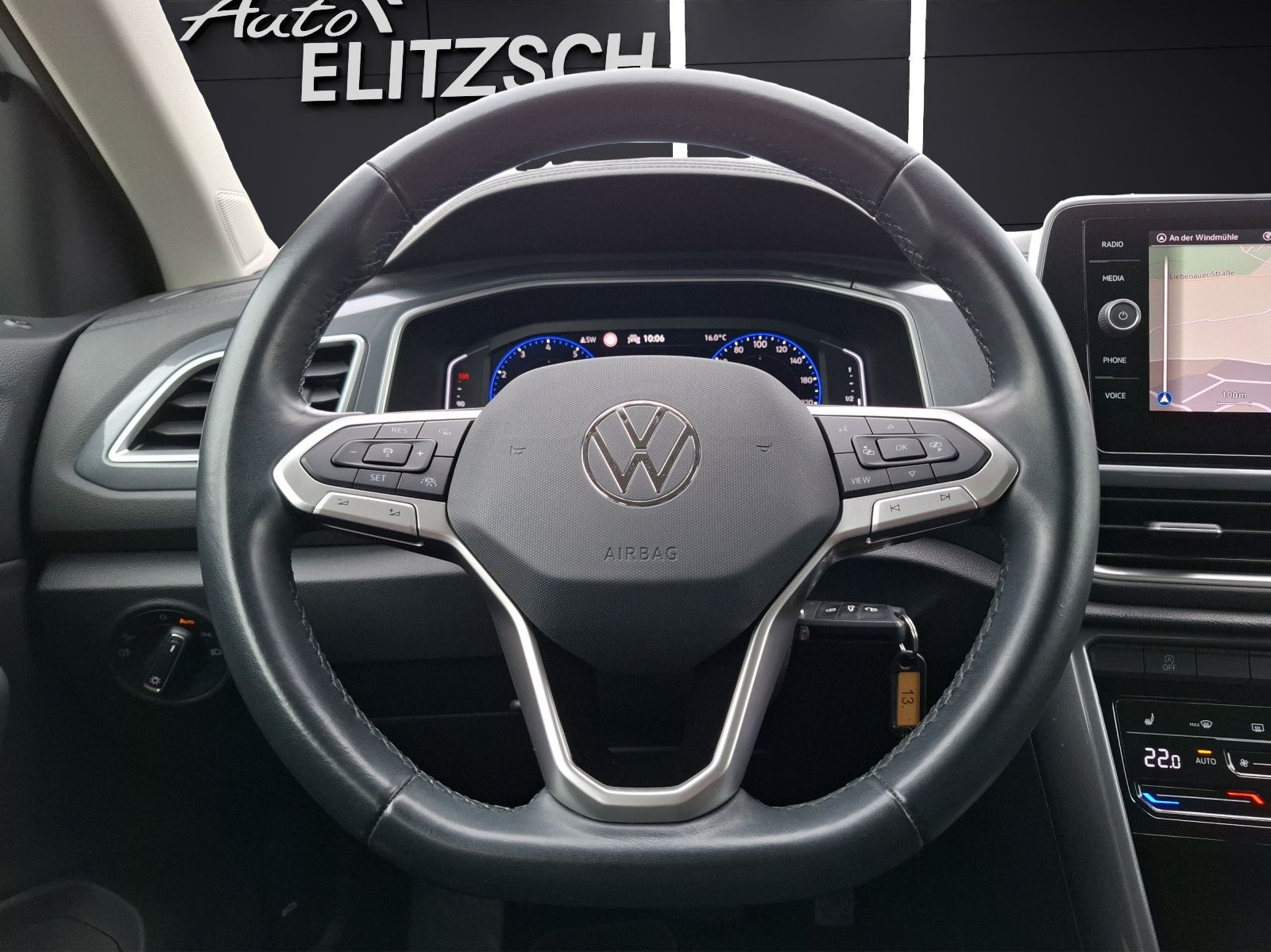 Fahrzeugabbildung Volkswagen T-Roc TSI Style DSG LED Navi AID ACC RFK SH