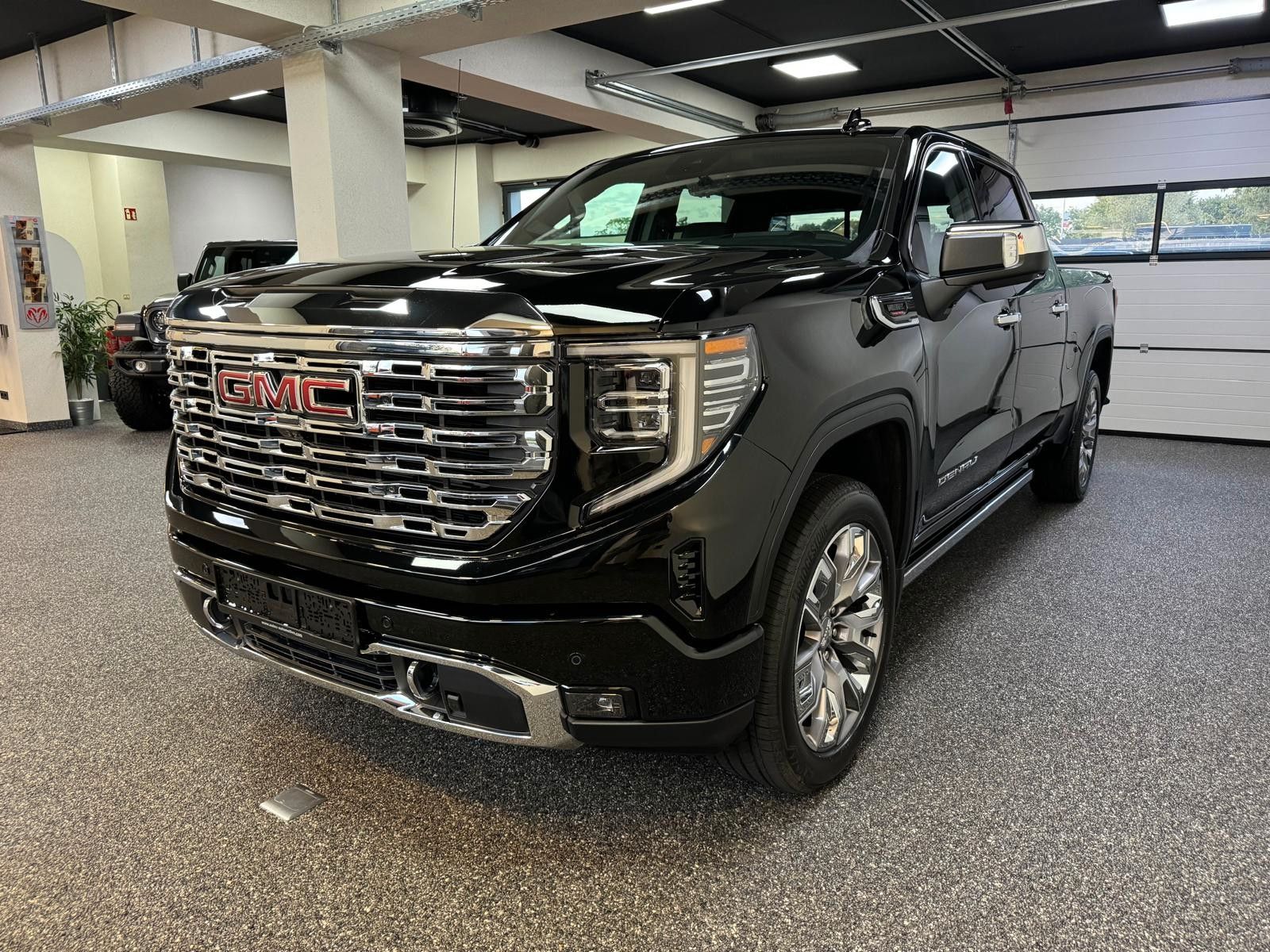 Fahrzeugabbildung GMC SIERRA DENALI 2026 - 4x4-LONG BOX 6.4"