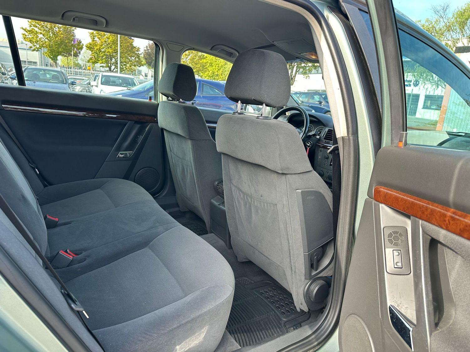 Opel Vectra 2004 — photo 26