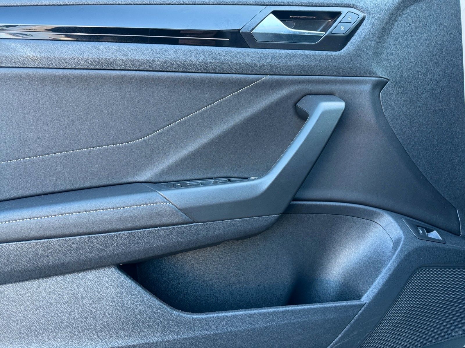 Fahrzeugabbildung Volkswagen T-Roc R-Line
