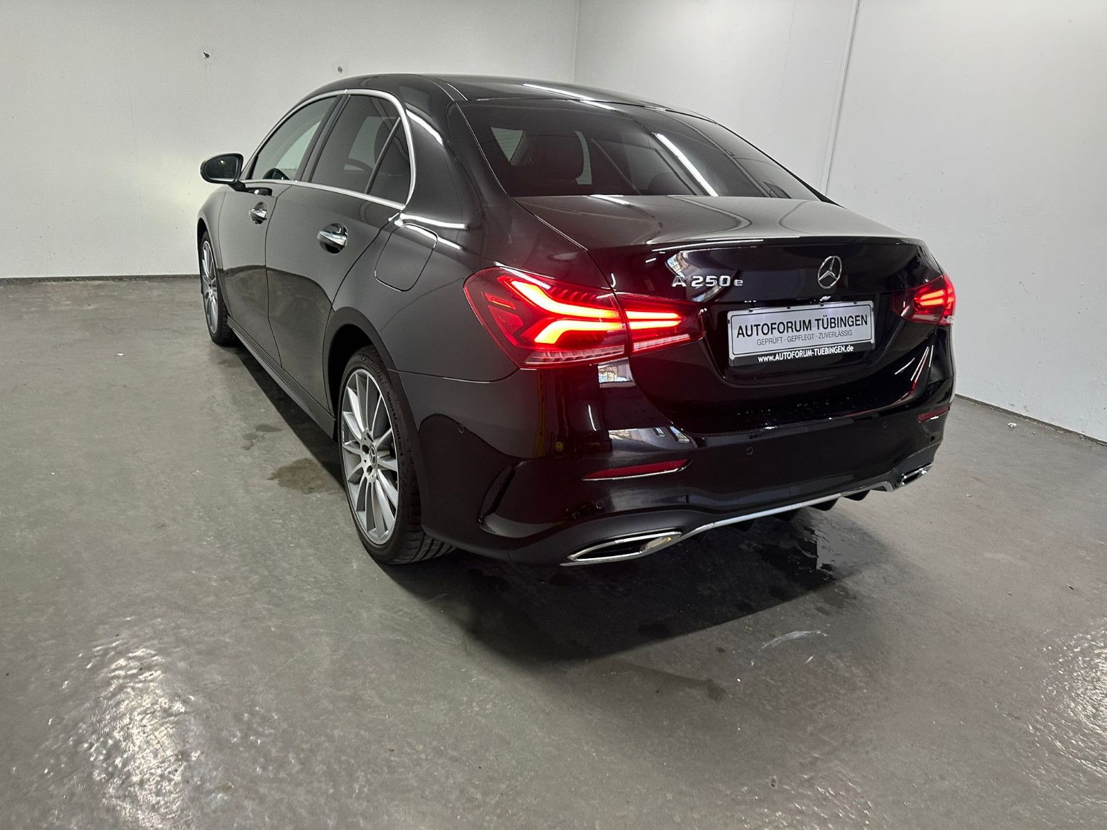 Fahrzeugabbildung Mercedes-Benz A 250 e LIMOUSINE *AMG-LINE* AMBIL*LED*KEYLESS