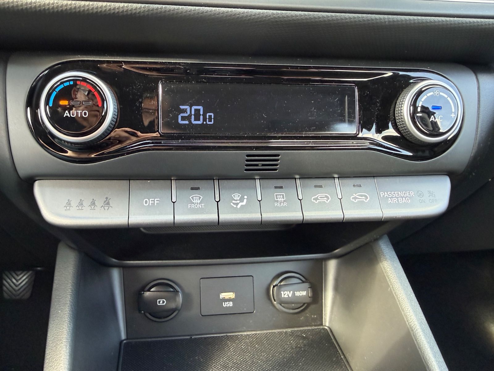 Fahrzeugabbildung Hyundai Kona Select KLIMAAUTO APPLE SITZHEIZ. ALLWETTER