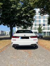 BMW 320i M Sport Automatik - BMW 320 in Duisburg