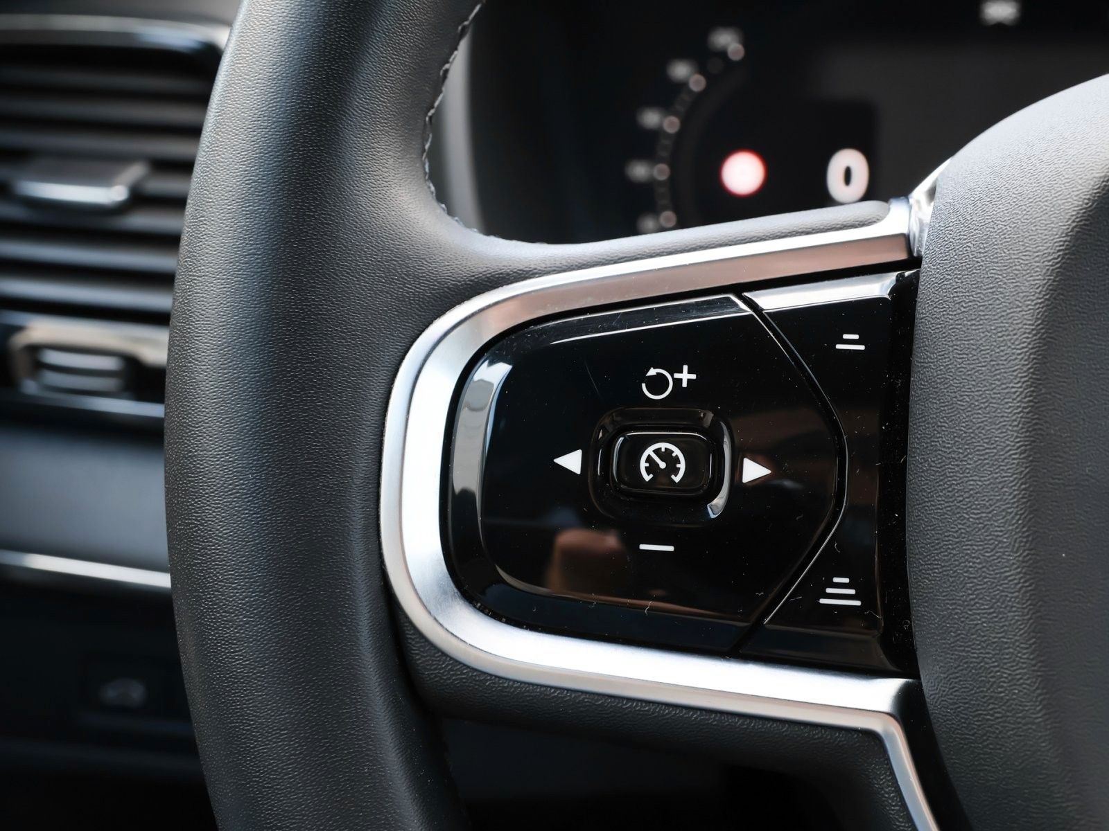 Volvo XC90 Plus Dark Recharge Plug-In Hybrid AWD foto 15