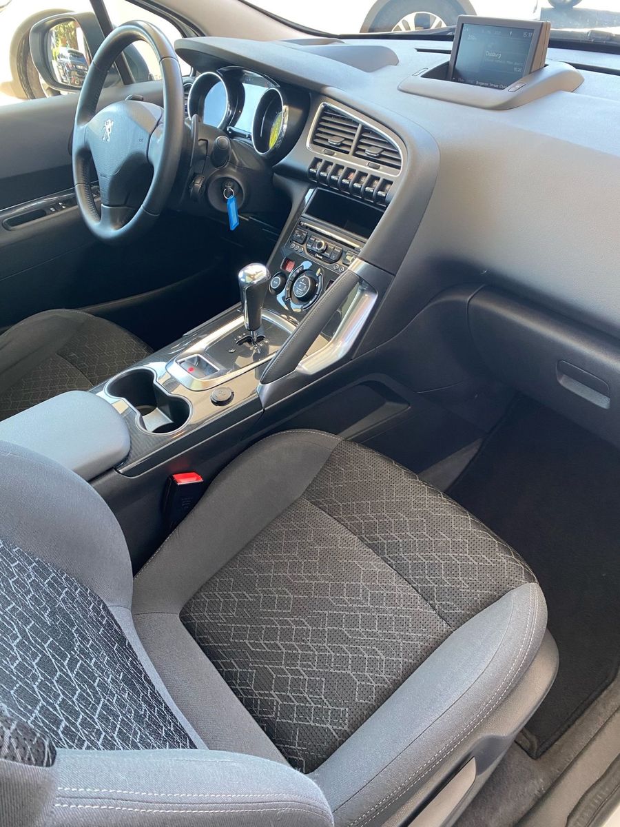 Fahrzeugabbildung Peugeot 3008 Active Autom.  Navi/Panorama/Kamera/1.Hand