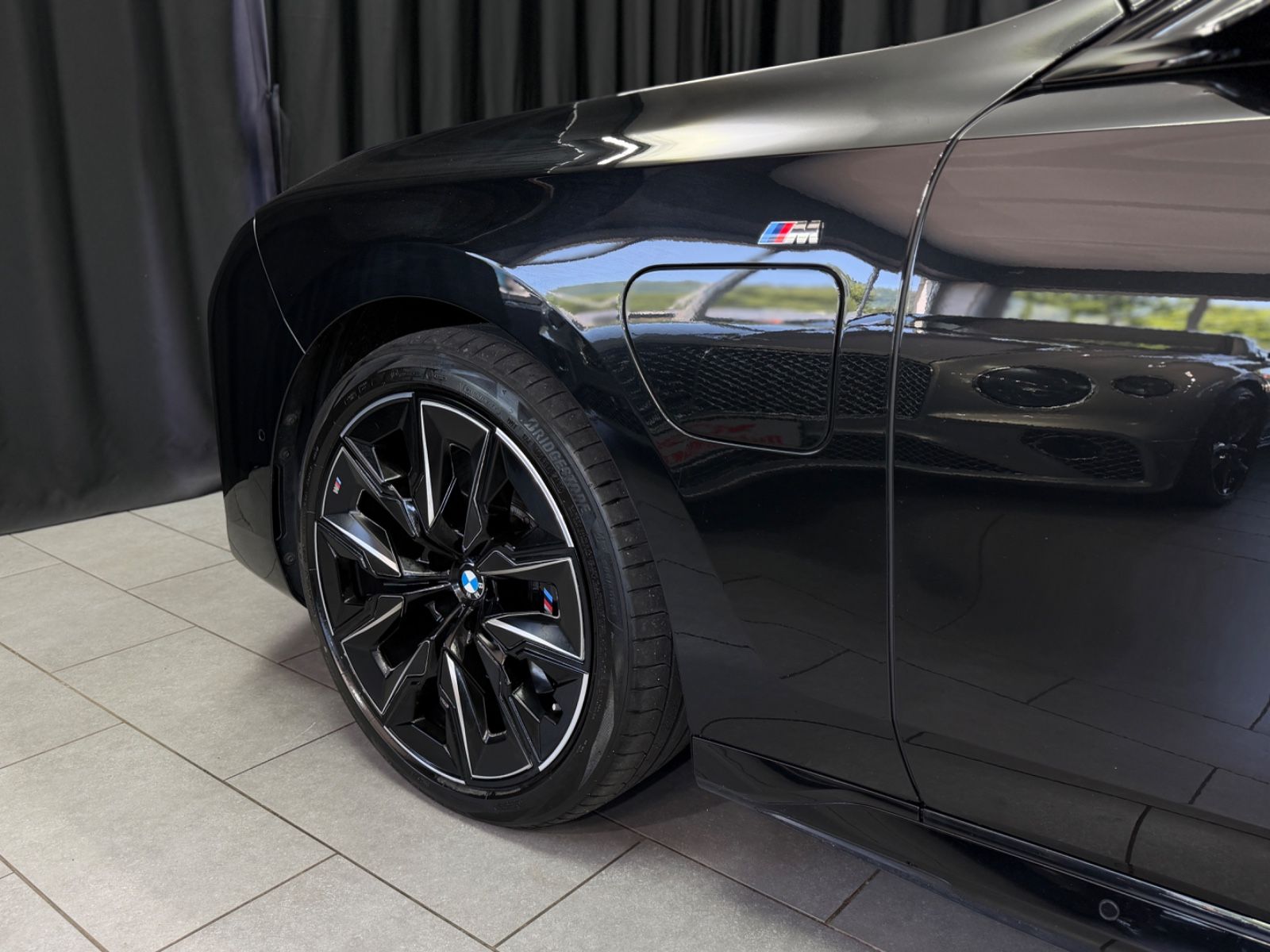 Fahrzeugabbildung BMW 750e xDrive M Sport Pro|TV|B&W|MASSAGE|SKY-LOUNG