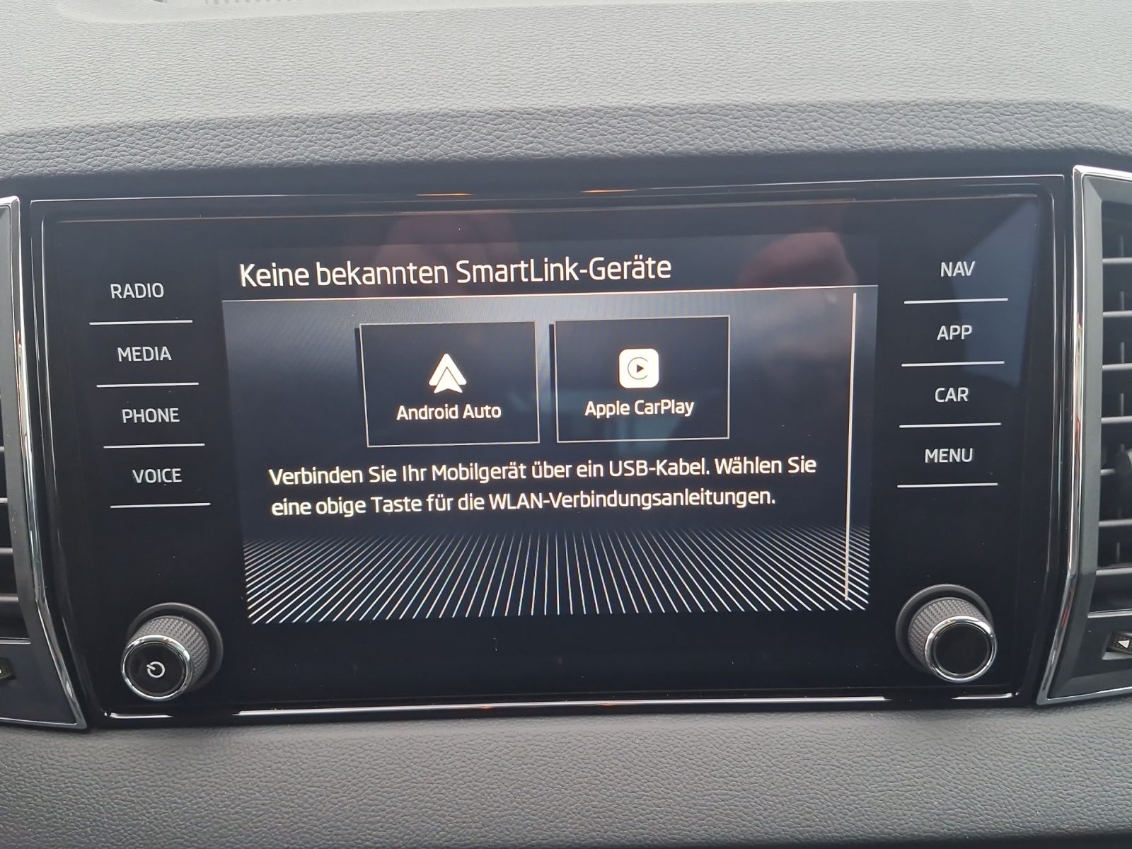Fahrzeugabbildung SKODA Karoq Balance 1.5 TSI DSG AHZ RFK ACC