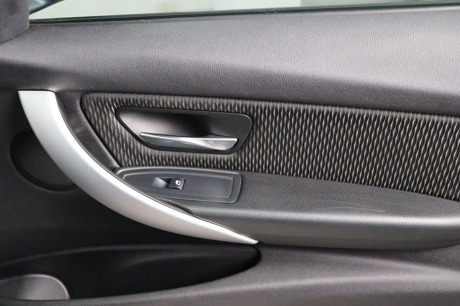Fahrzeugabbildung BMW 320 i * AHK * Navi * SD
