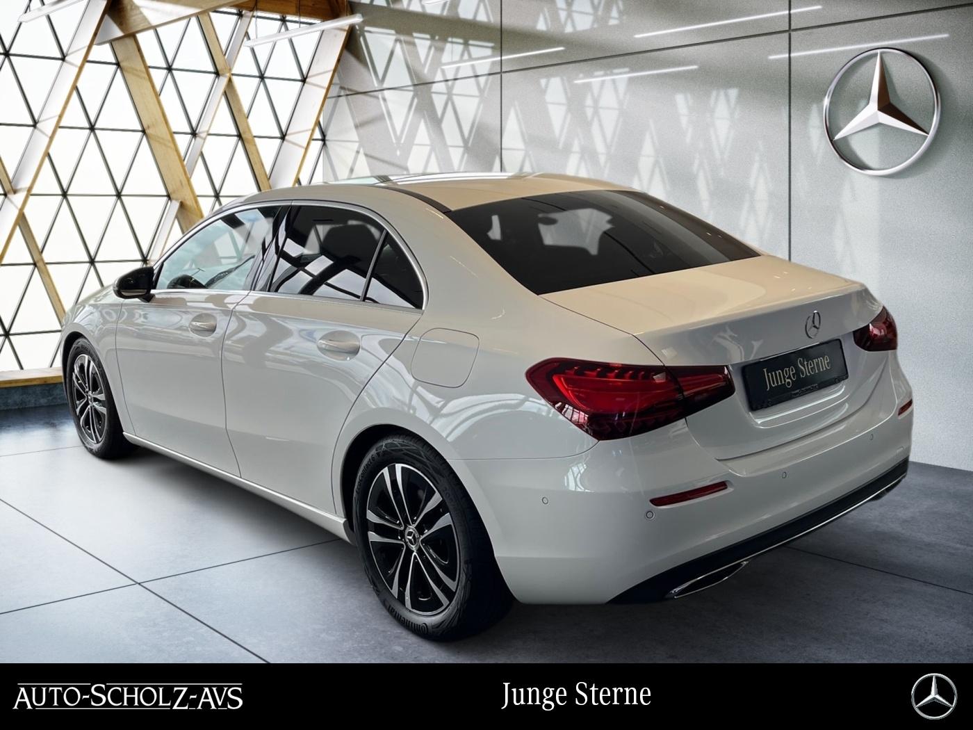 Mercedes-Benz A 180 Limousine Progressive LenkradHz*Panorama**