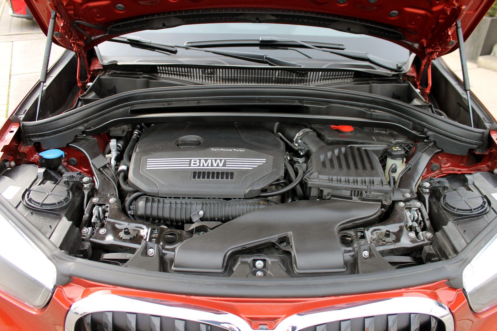 Fahrzeugabbildung BMW X1 sDrive 20i Steptr. Advantage KAM PDC SHZ TEMP