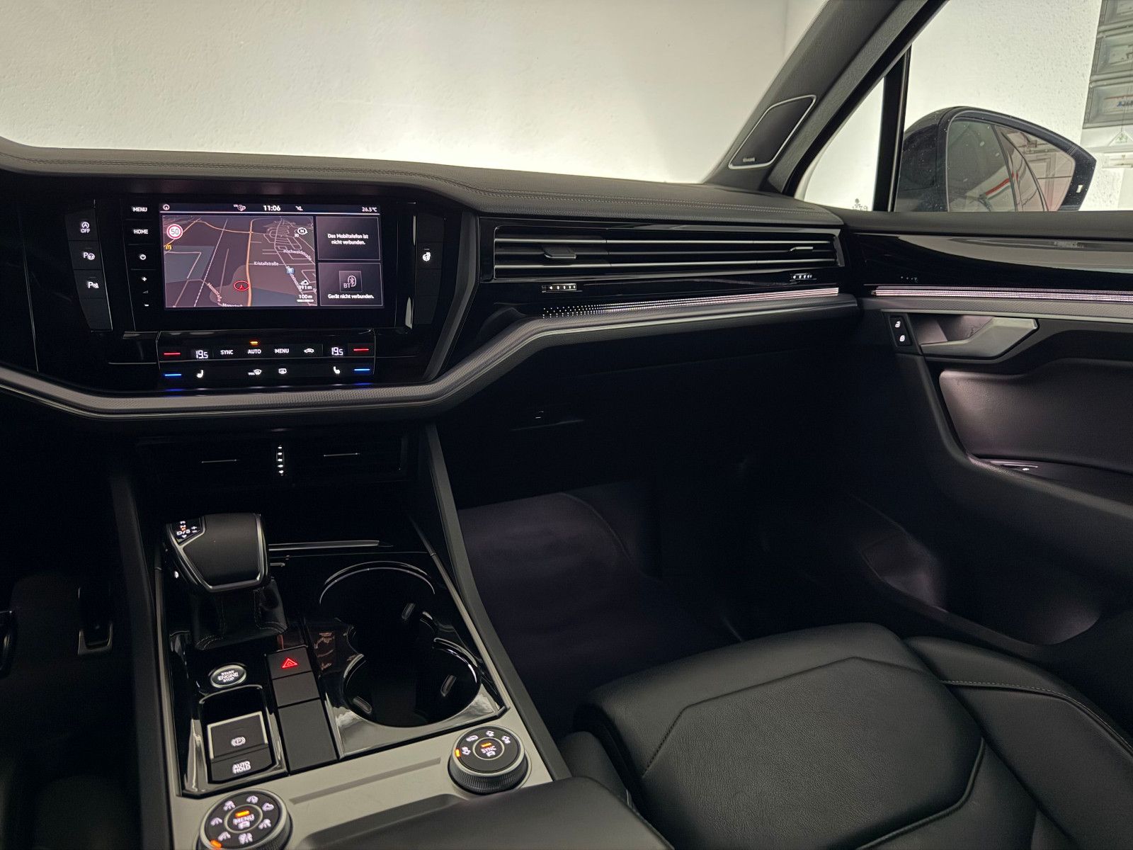 Fahrzeugabbildung Volkswagen Touareg 4Motion R-LINE/DAB+/MATRIX IQ/AHK/21 ZO