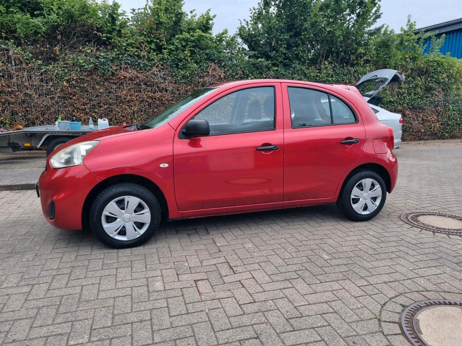 Nissan Micra 2014 — вигляд ззаду