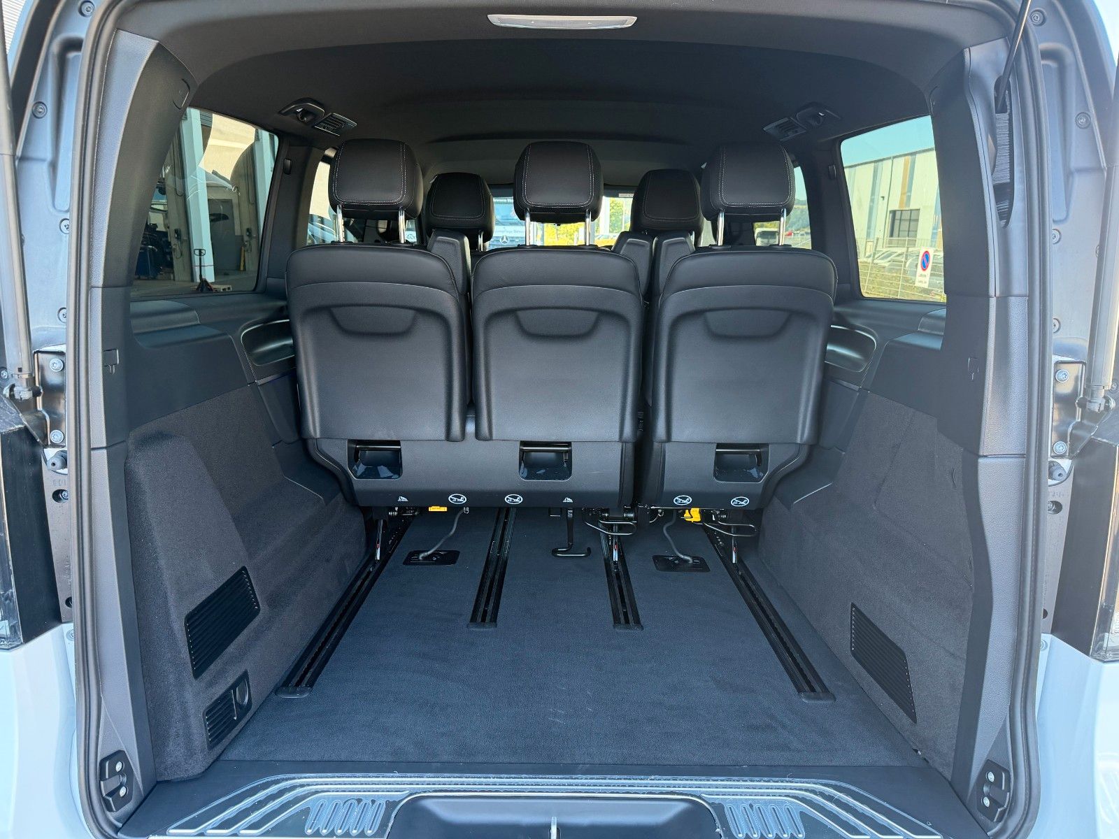 Fahrzeugabbildung Mercedes-Benz V 300 d AVA 4MATIC AMG AHK2,5 DISTRONIC Standh