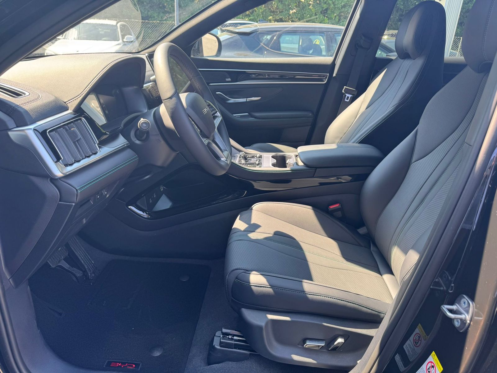 Fahrzeugabbildung BYD SEAL U DM-i PHEV PANO+HEAD+NAVI+LED+SHZ+360°+19"