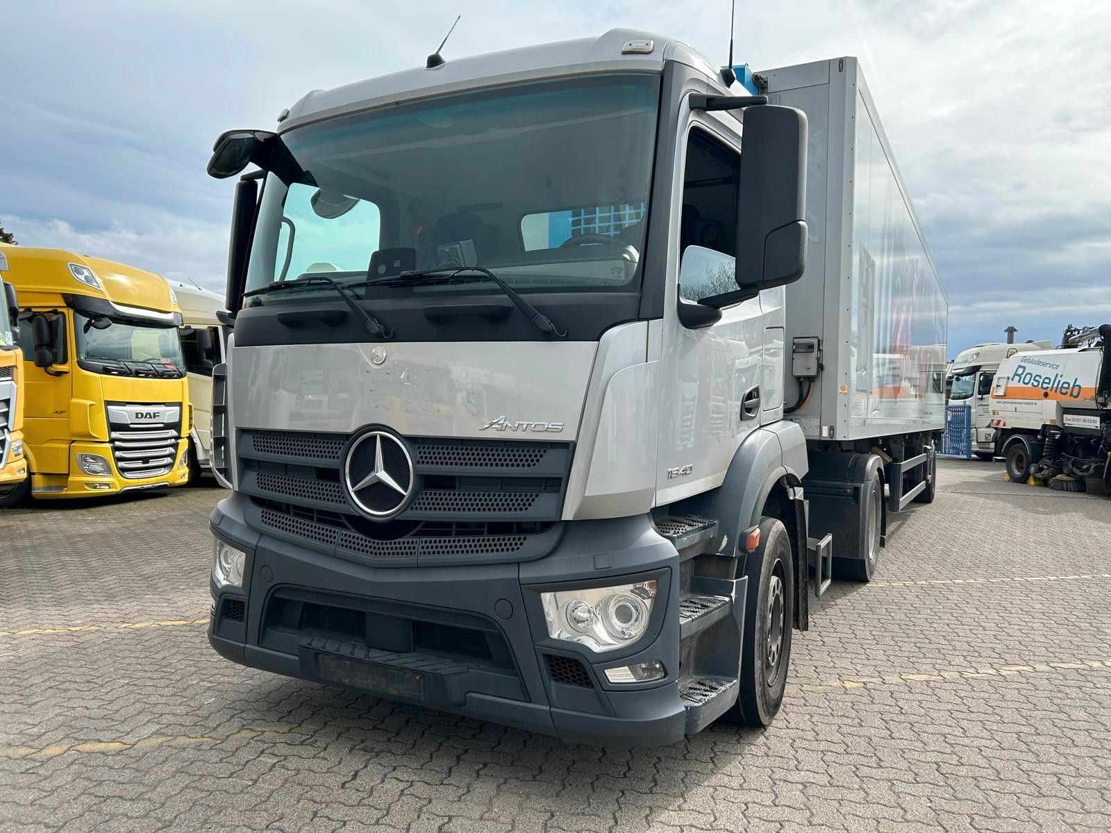 Fahrzeugabbildung Mercedes-Benz 2 Stk. Antos 1840+Rohr Kühlauflieger