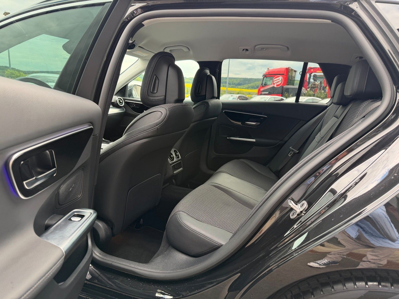 Fahrzeugabbildung Mercedes-Benz C 180 T Avantgarde AHK+TOTW+R-Kamera+DAB