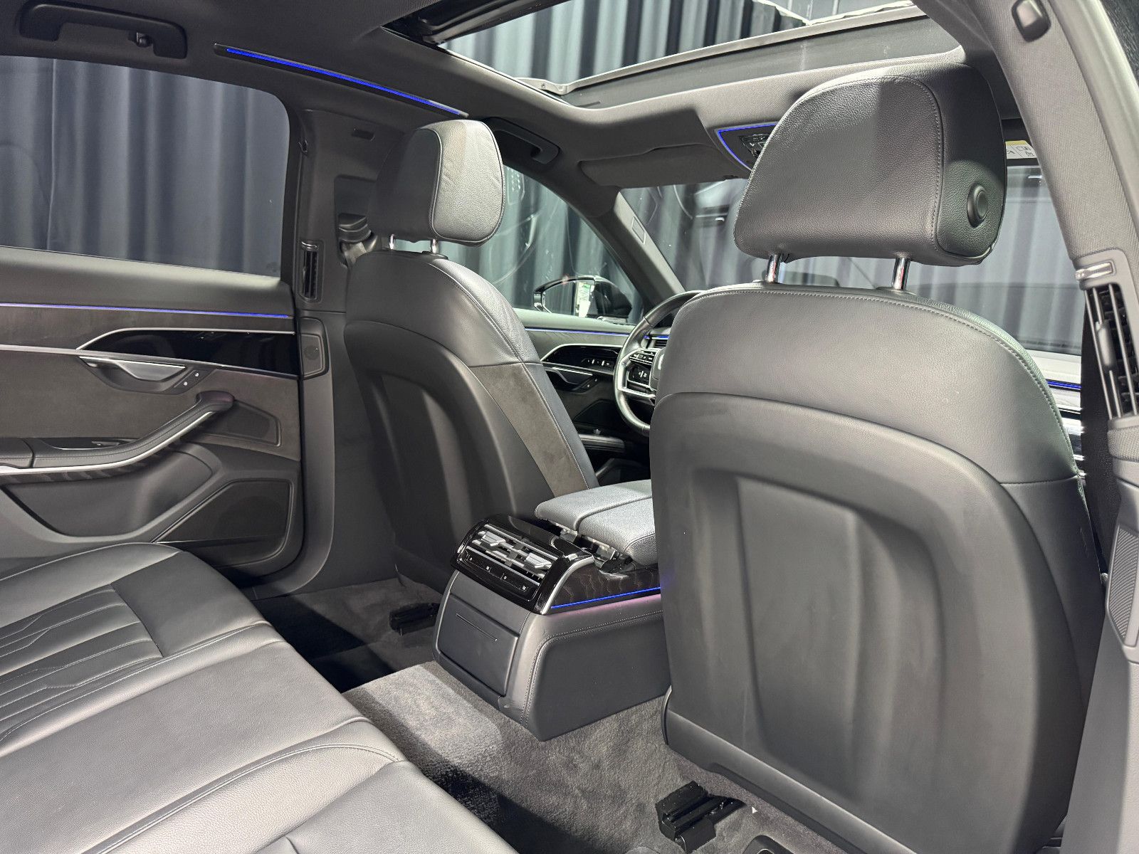 Fahrzeugabbildung Audi A8 50 TDI quattro|B&O|HUD|PANO|MATRIX