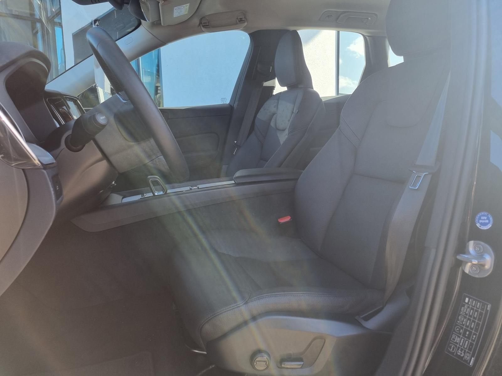 Fahrzeugabbildung Volvo XC60 B4 D 2wd Core 'ACC,BLIS, Kurvenlicht'