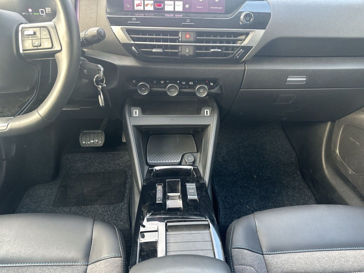 Fahrzeugabbildung Citroën ë-C4 136 Feel Pack - mit KI generiert/bearbeitet