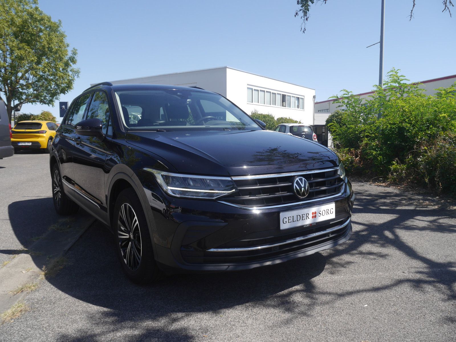 Volkswagen Tiguan 2.0 TDI Life AHK*Navi*Sitzh*elek. Heckkl.