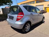Mercedes-Benz A 150 Automatik TÜV 10.2027 Klima SHZ - blaue Mercedes-Benz A 150