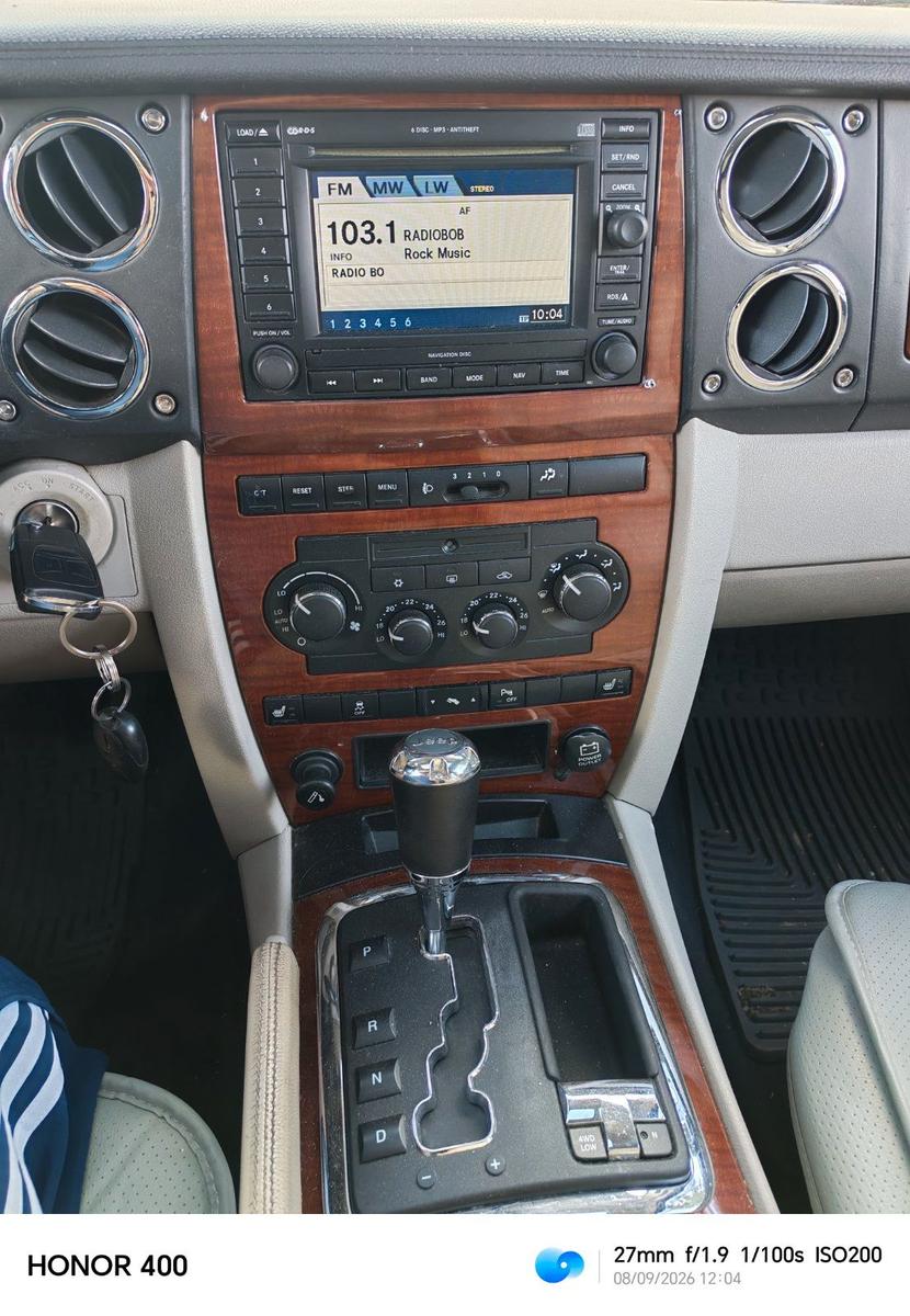 Jeep Commander 2010 — photo 11