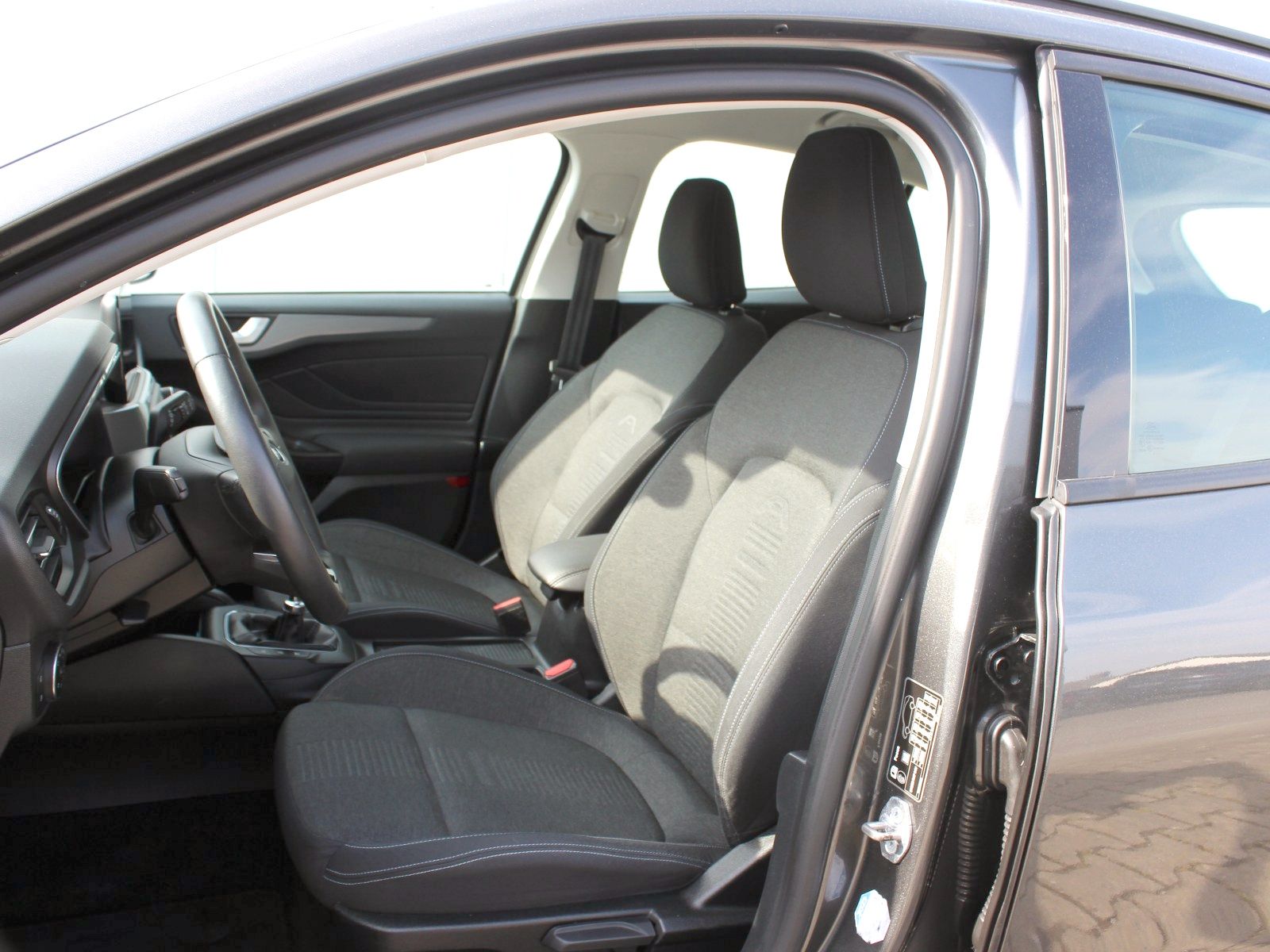 Fahrzeugabbildung Ford Focus Active 1,0 EcoBoost Start/Stopp