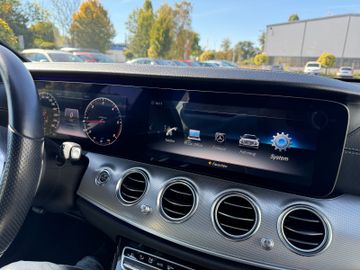 Mercedes-Benz E 220 T AMG+Night+Widescreen+Multib.+Kamera+LED