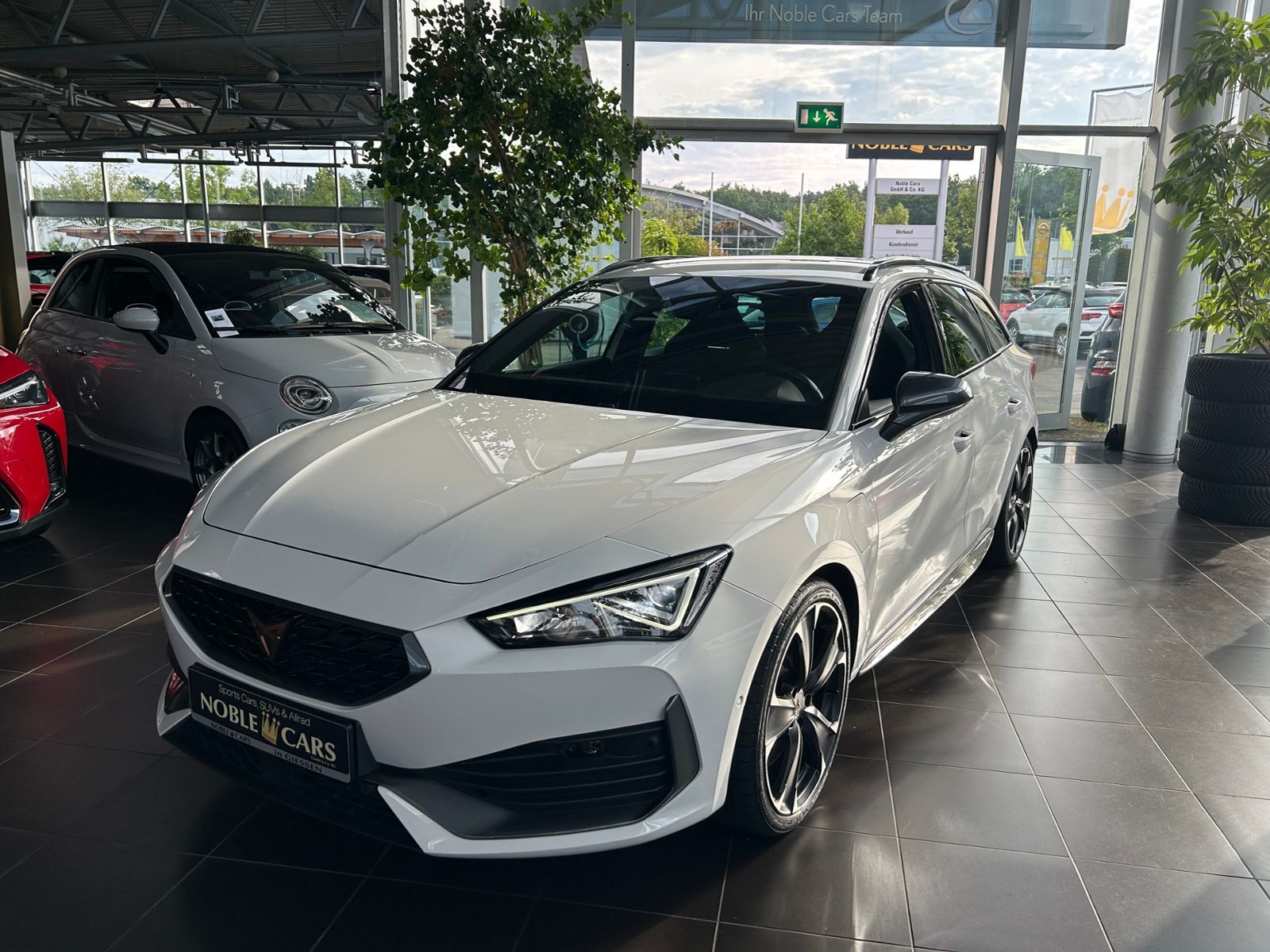 Fahrzeugabbildung CUPRA Leon Sportstourer VZ e-Hybrid NAV RFK SHZ 19"