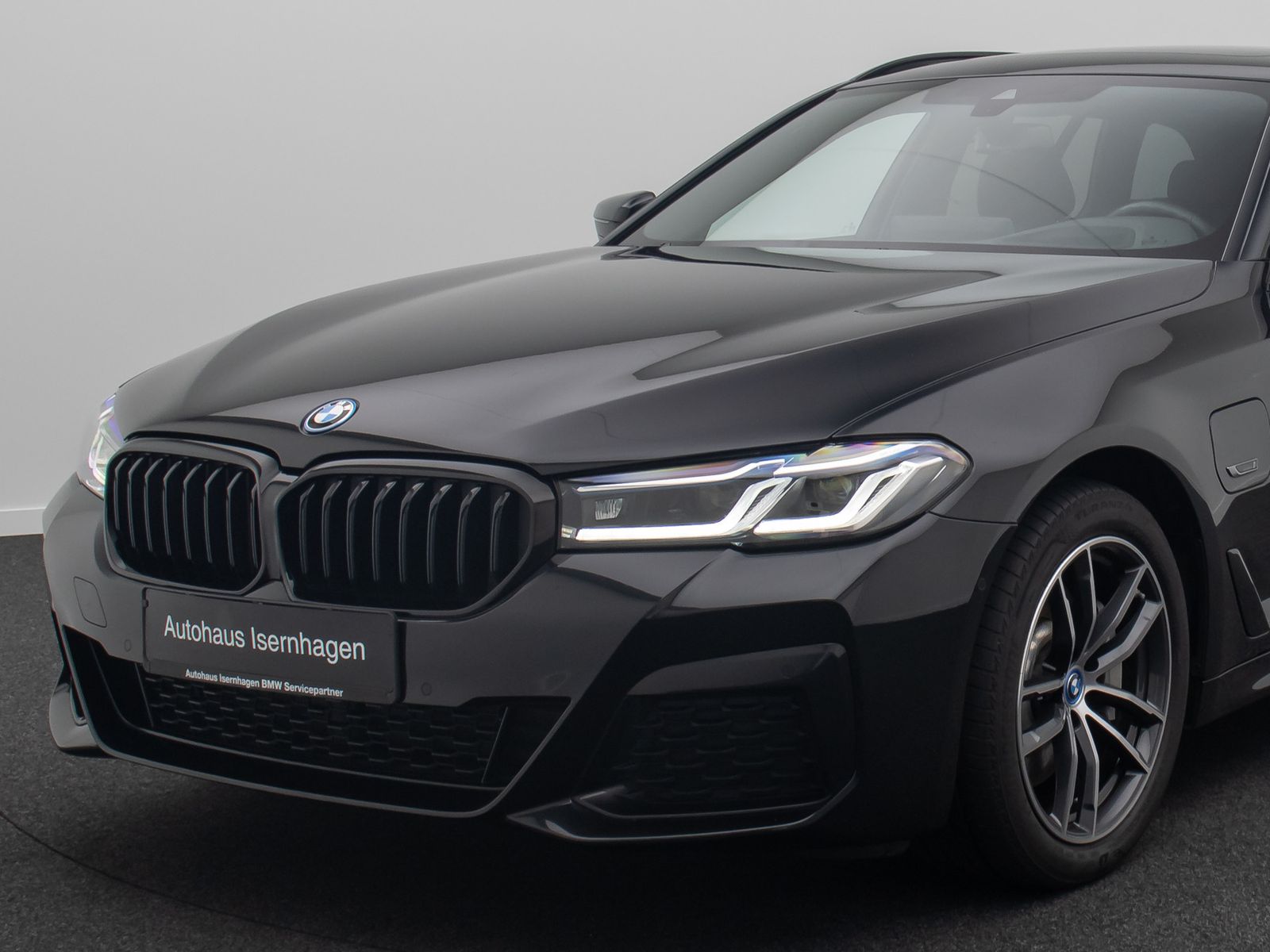 Fahrzeugabbildung BMW 530e xD M Sport Panorama HUD DAB H/K Kamera AHK