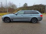BMW 530i xDrive Touring A - - graue BMW 530