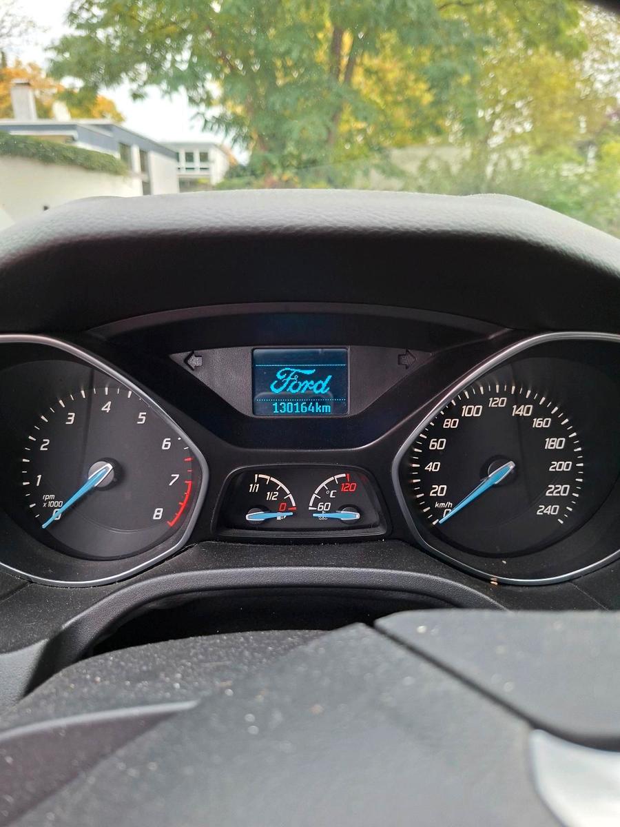 Ford Focus 2014 — photo 11