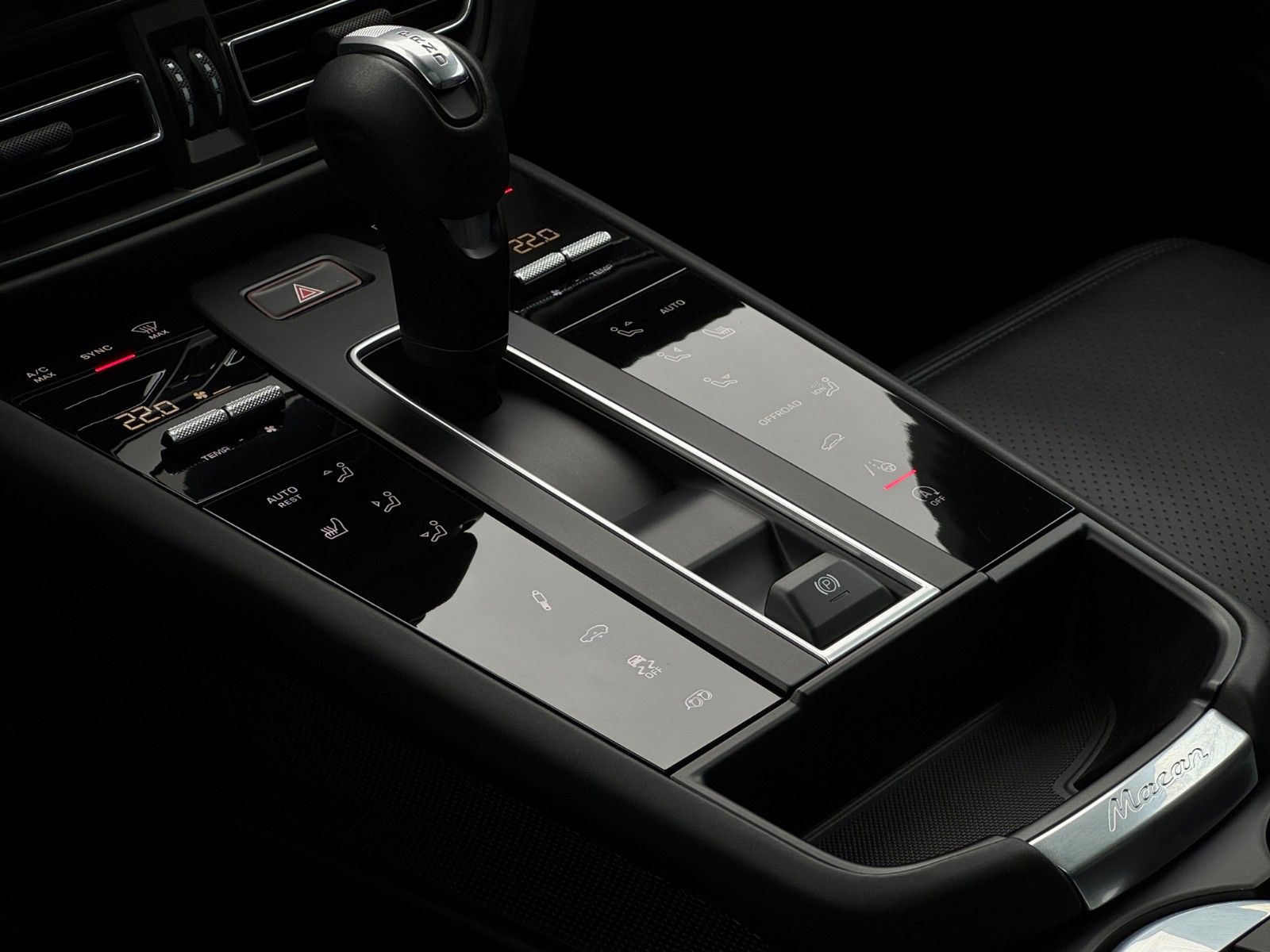 Fahrzeugabbildung Porsche Macan GTS PASM Chrono Carbon Pano Bose Std-HZG