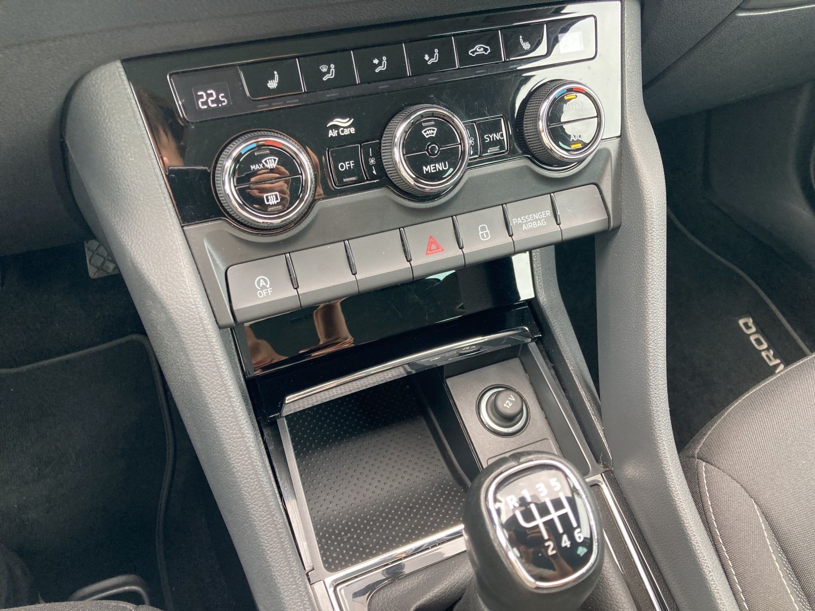 Fahrzeugabbildung SKODA Karoq TSI Ambition