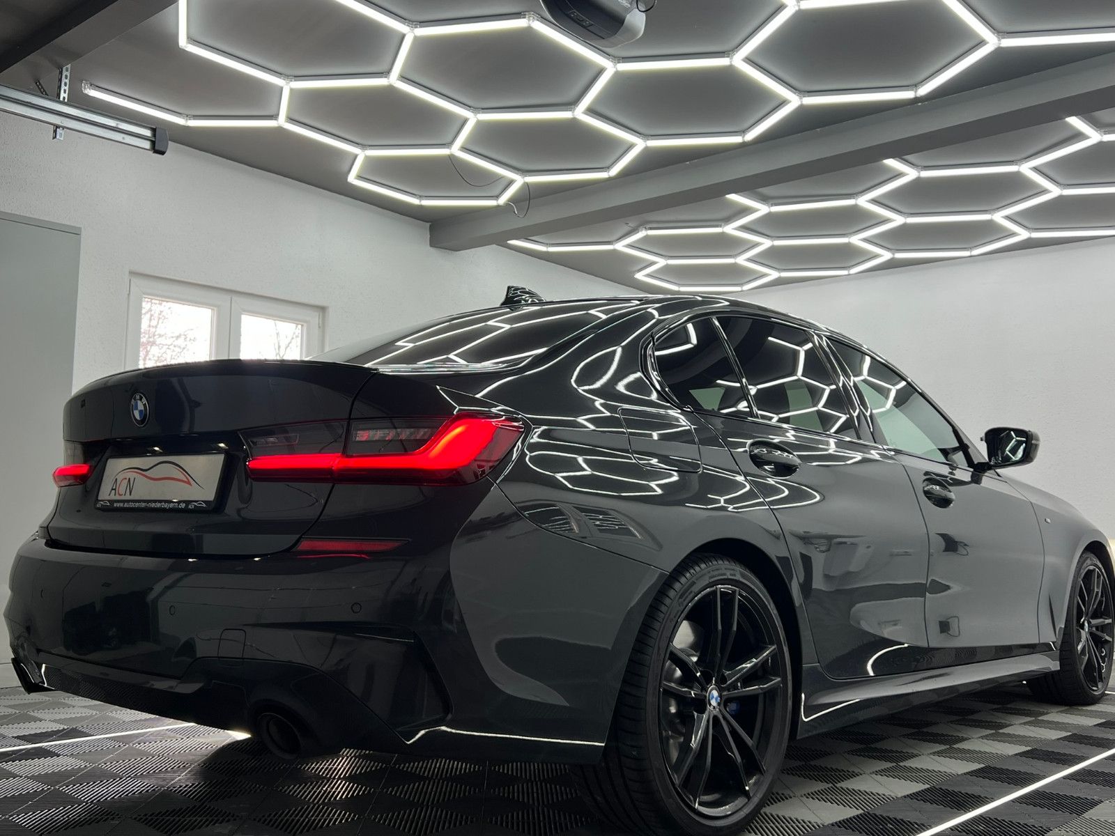 Fahrzeugabbildung BMW 330 i M SPORT PAKET/AMBI/LASER/DRAVITGRAU/DE FZG