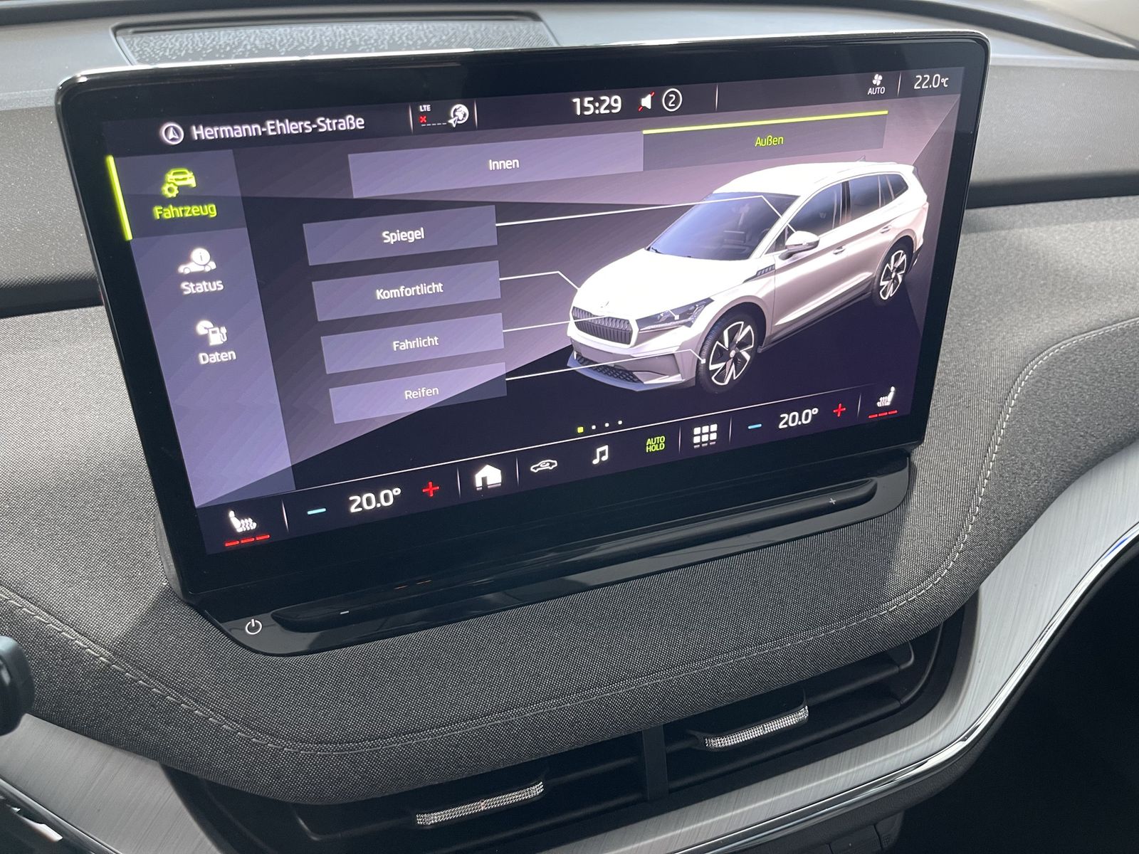 Fahrzeugabbildung SKODA Enyaq 60 Loft*AHK*LED-Matrix*