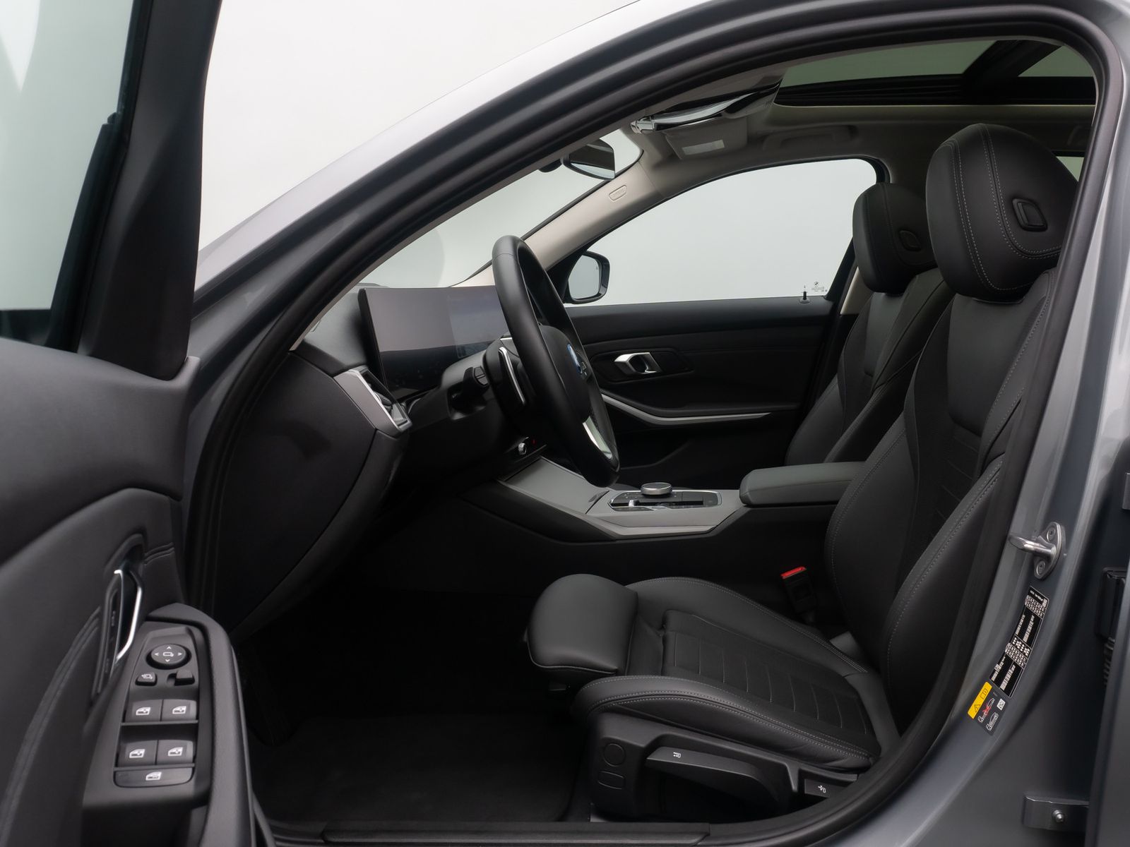 Fahrzeugabbildung BMW 320e Kamera DAB Leder Panorama Sport HUD 18Zoll